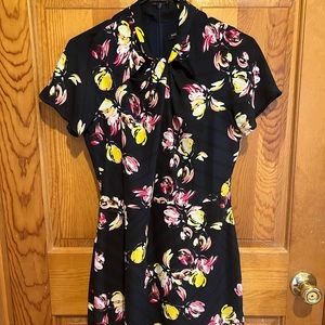 Banana republic dress. Great for work. Fun detail at the neck. Size 4P